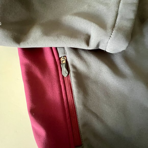 COLOSSEUM Minnesota Full Zip Jacket Size Small EUC - Picture 6 of 7